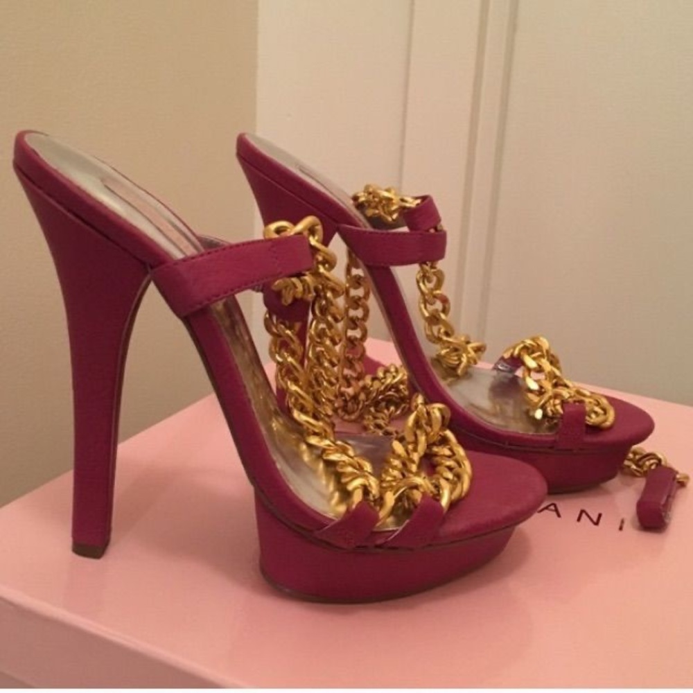 Melody Eshani Asjai Heel